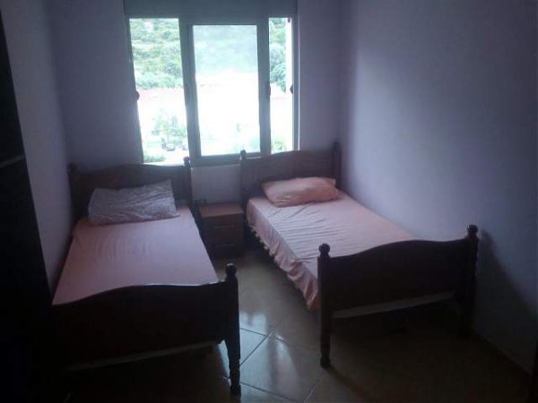 Vlore, jap me qera apartament 2+1+BLK Kati 5, 92 m² 2.000 Leke/nata (prane shkolles se Marines)