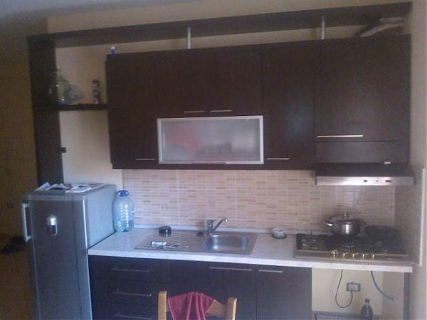 Vlore, jap me qera apartament 2+1+BLK Kati 5, 92 m² 2.000 Leke/nata (prane shkolles se Marines)