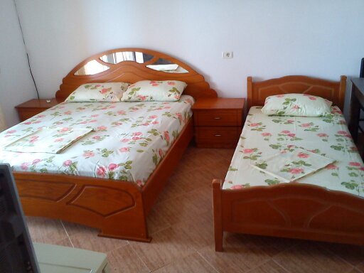 Dhoma-Plazhi dhe Garsoniere-Ne Ksamil-Sarande-Rooms to Let