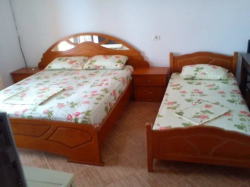 Dhoma-Plazhi dhe Garsoniere-Ne Ksamil-Sarande-Rooms to Let