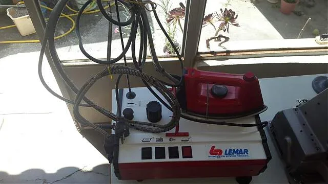 Tirane, - Makineri qeepese/industria tekstile