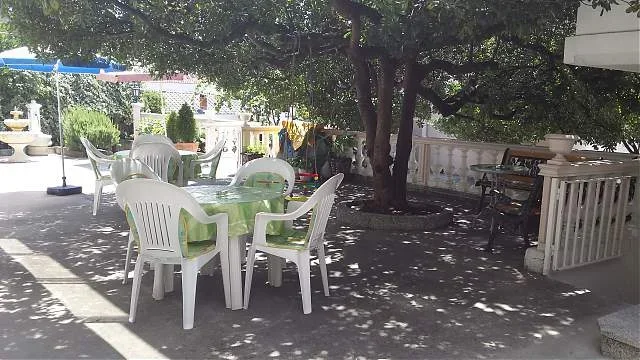 Ulqin, jap me qera apartament 8 Euro (Ymer prizreni (tek rethi))