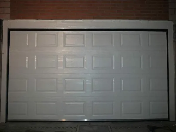 Tirane, - PORTA GARAXHI TAVANOR ME PANELE SANDUICI ITALIANE