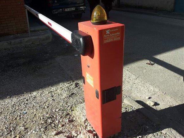 Tirane, - PORTA GARAXHI TAVANOR ME PANELE SANDUICI ITALIANE