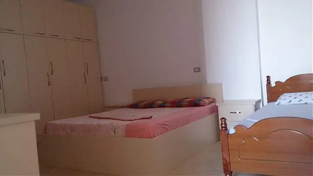 Vlore, jap me qera apartament buze detit  te rezidenca qeveritare