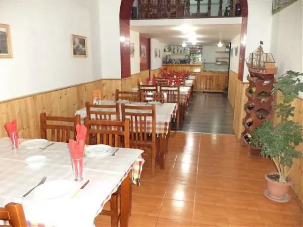 Tirane, - TAVOLINA DRURI