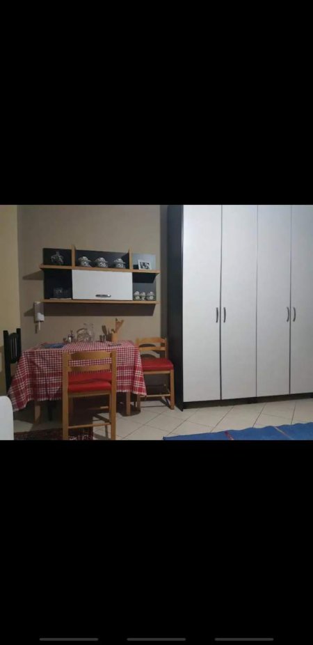 Vlore, jap me qera garsonier Kati 2, 35 m² 30 Euro (Rr. Dhimiter Konomi / Lungomare)