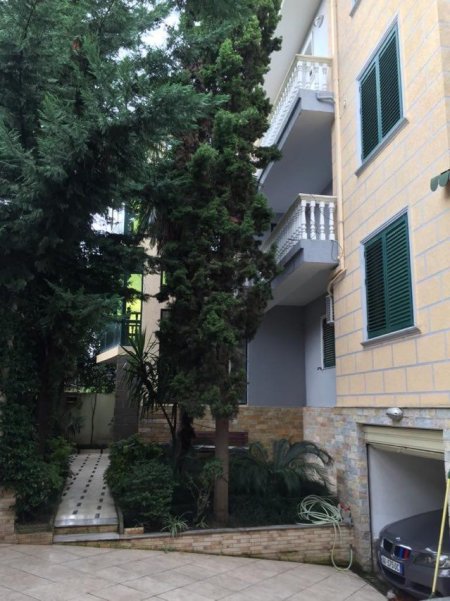 Tirane, shitet Vile 4 Katshe , 410 m2 per 500.000 Euro (tek blloku i Vilave ne Selit)