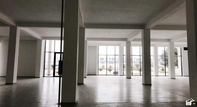 Tirane, jap me qera magazine Kati 2, 2.100 m² 5.250 Euro (AUTOSTRADA TIRANE – DURRES KM 5)