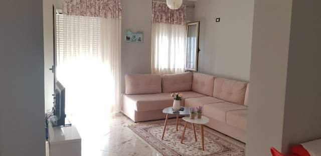 Vlore, jap me qera apartament ne plazh 1+1+A+BLK Kati 10, 70 m² 50 Euro (Rruga Murat Tebaci, Vlore)