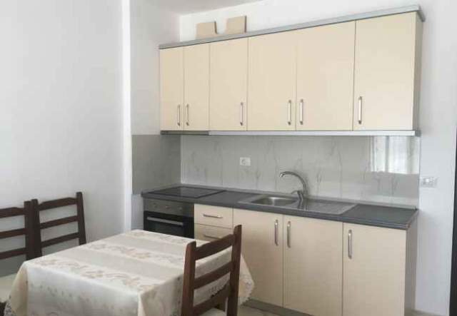 Orikum, jap me qera apartament Kati 2, 60 m² 4.000 Leke (Rruga Radhime-Orikum)