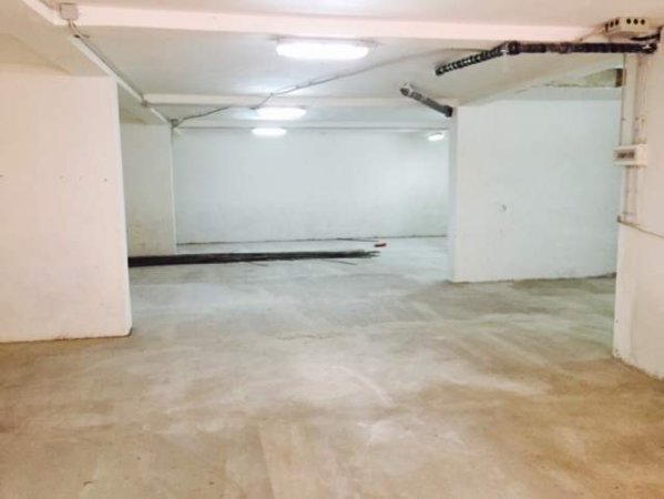 Shitet ose jepet me qera  ambjent biznesi Kati -1, 240 m²  te Gjimnazi Cajupi, rruga Kongresi i Manastirit