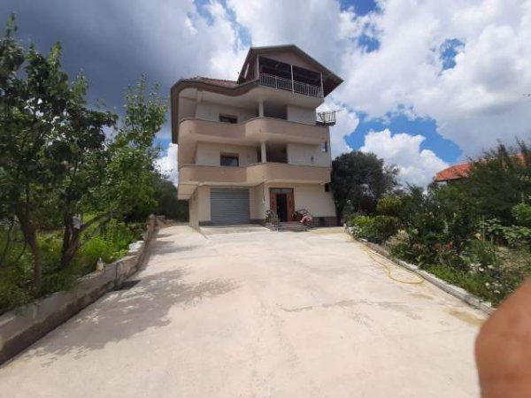 Tirane, shes Vile 3 Katshe 416 m² 1.000.000 Euro (Sauk)