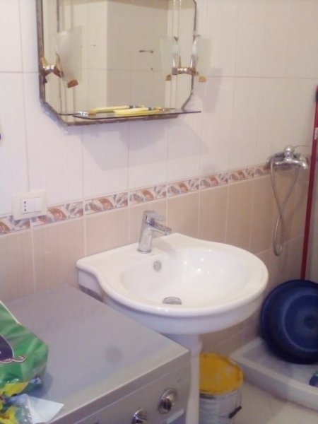 Vlore, jap me qera apartament 1+1+BLK Kati 5, 70 m², 35 Euro nata (Lungomare)