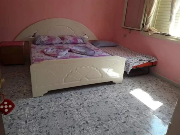 Vlore, jap me qera dhome ne plazh 3+1+A+BLK Kati 1, 200 m² 2.000 Leke (dhimiter konomi)