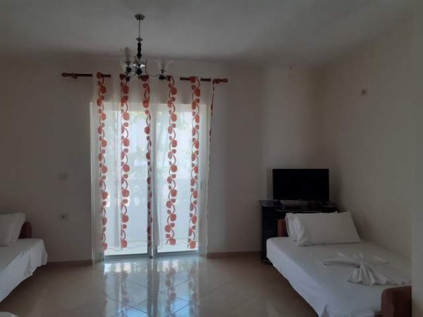 Sarande, jap me qera apartament ne plazh Kati 2, 75 m²  (Rr.Mitat Hoxha, 15 m nga plazhi)