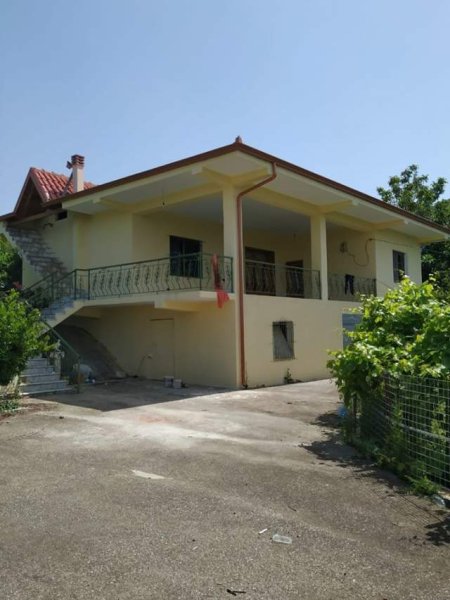 Durres, shes shtepi 2 Katshe Kati 0, 246 m²  (ndodhet ne lagjen e Ziftit lart ne Golem me siper)