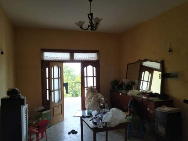 Durres, shes shtepi 2 Katshe Kati 0, 246 m²  (ndodhet ne lagjen e Ziftit lart ne Golem me siper)