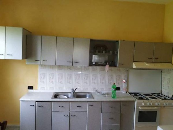 Durres, shes shtepi 2 Katshe Kati 0, 246 m²  (ndodhet ne lagjen e Ziftit lart ne Golem me siper)