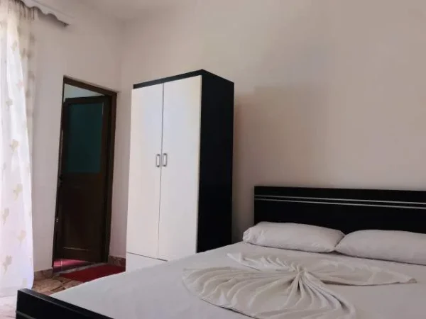 Sarande,dhoma plazhi me cmime te lira