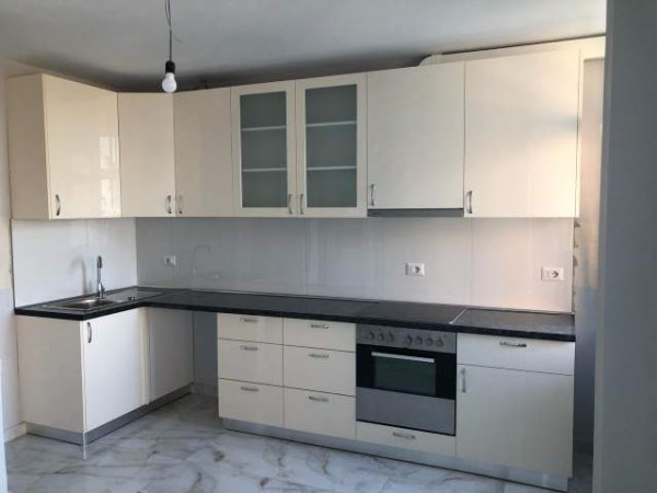 Tirane, shes Vile 735 m² 500.000 Euro (Kamez)