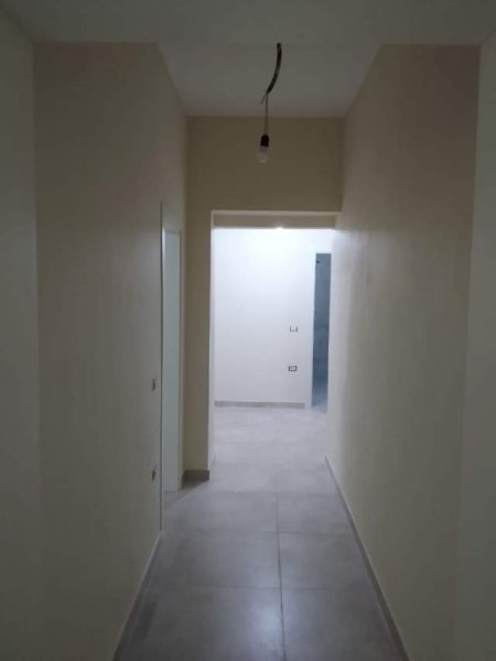 Tirane, jap me qera apartament 1+1 Kati 0, 60 m² 300 Euro (Petro Nini Luarasi)