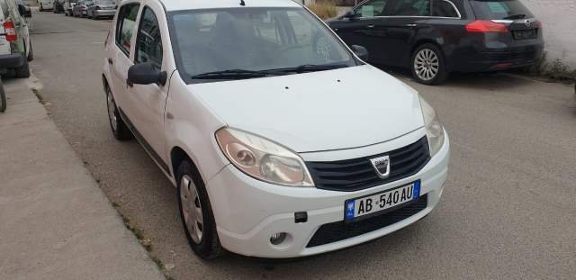 Tirane, shes makine Dacia SORENDO Viti 2012, 5.000 Euro