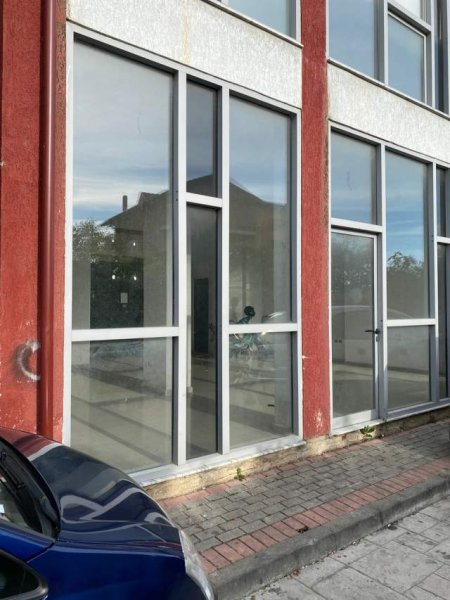 Tirane, shes ambjent biznesi Kati 1, 92 m² 100.000 Euro (Rruga Demokracia)