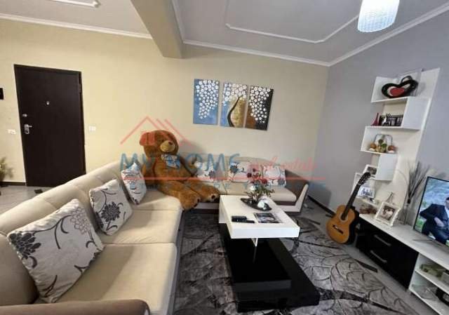 Tirane, jepet me qera apartament 3+1+BLK Kati 2, 145 m² 800 Euro (Rruga Peti)