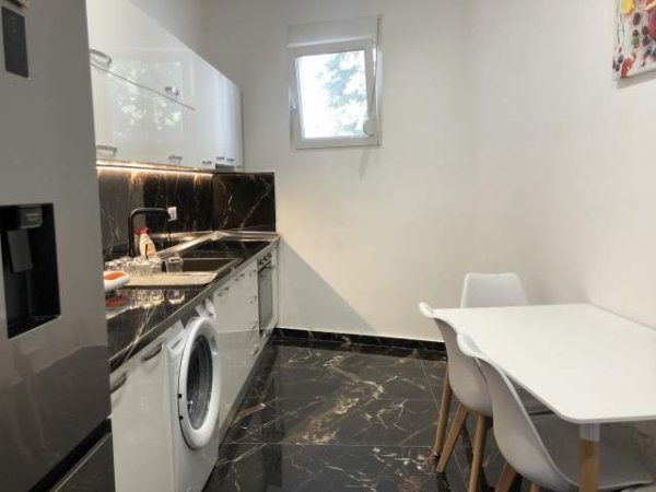 Tirane, jepet me qera shtepi 1+1 Kati 1, 60 m² 400 Euro (Rruga ali baushi)