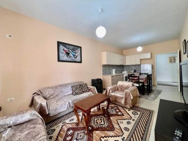 Tirane, jepet me qera apartament 2+1+BLK Kati 5, 110 m² 300 Euro (2 Palmat)