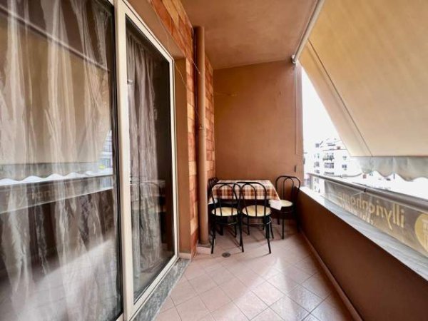 Tirane, jepet me qera apartament 2+1+BLK Kati 5, 110 m² 300 Euro (2 Palmat)