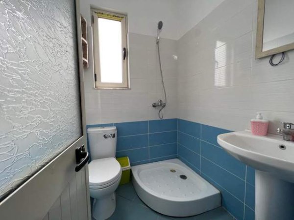 Tirane, jepet me qera apartament 2+1+BLK Kati 5, 110 m² 300 Euro (2 Palmat)