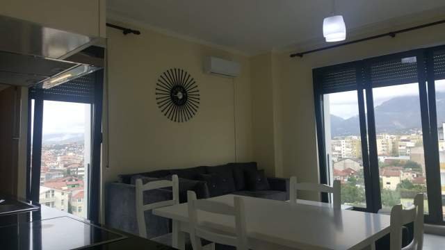 Tirane, jepet me qera apartament 1+1+A+BLK Kati 7, 320 Euro (Ngjitur me Spitalin Amerikan 2)