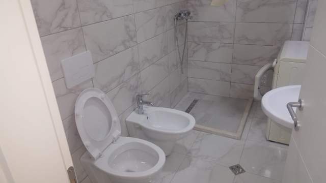 Tirane, jepet me qera apartament 1+1+A+BLK Kati 7, 320 Euro (Ngjitur me Spitalin Amerikan 2)
