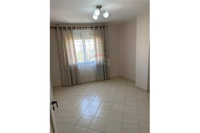 Tirane, jepet me qera apartament 2+1+BLK Kati 5, 85 m² 470 Euro (Don Bosko)