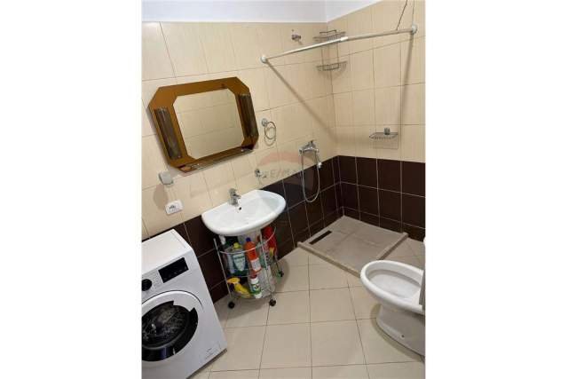 Tirane, jepet me qera apartament 2+1+BLK Kati 5, 85 m² 470 Euro (Don Bosko)