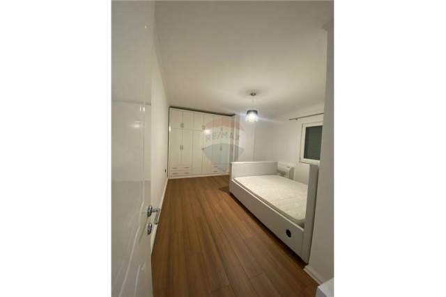 Tirane, jepet me qera apartament 2+1+BLK Kati 4, 124 m² 1.000 Euro