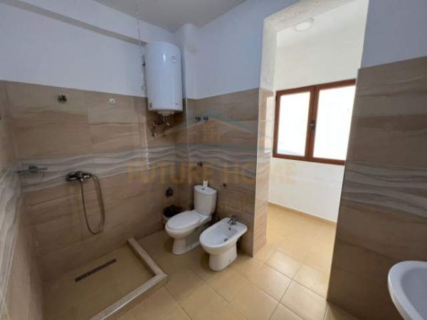 Pogradec, shitet hotel Kati 3, 250 m² 400.000 Euro (Lagjia 1, Pogradec.)