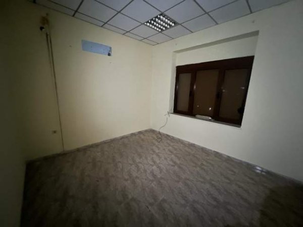 Korce, jepet me qera ambjent biznesi Kati 0, 187 m² 650 Euro (Lagjia 7, Korce)