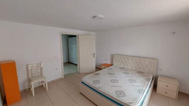 Tirane, jepet me qera apartament duplex Dublex Kati 1, 80 m² 300 Euro (Todi Shkurti)