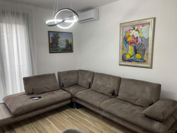 Tirane, jepet me qera apartament 1+1+BLK Kati 5, 68 m² 400 Euro (Rruga Kongresi Manastirit, Spitali 5)