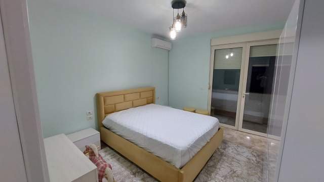 Tirane, jepet me qera apartament 2+1+BLK Kati 4, 100 m² 300 Euro (Shefqet Kuka)