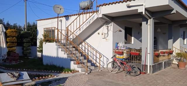 Tirane, shes truall  me 3 ndertesa te ndertuara (Shtepi, garazhd dhe Lokal)  prej 1.300 m² 250.000 Euro (Rruga Ballsh Fshati Valias)