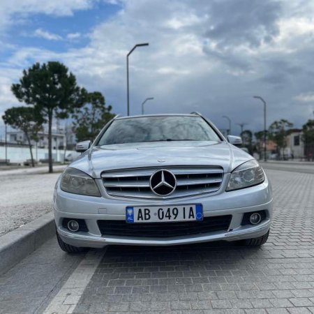 Tirane, shitet makine karavan Mercedes-Benz C220 Viti 2010, 6.300 Euro