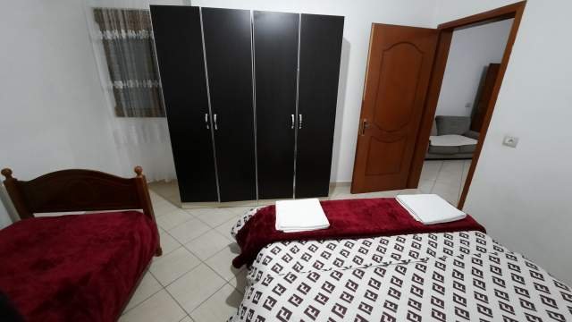 Tirane, jap me qera apartament Kati 3, 80 m² 22 Euro (Rruga gjon mili)