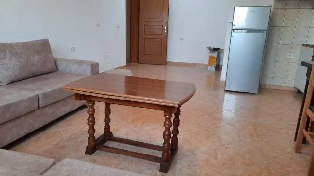 Tirane, jap me qera apartament Kati 3, 80 m² 22 Euro (Rruga gjon mili)