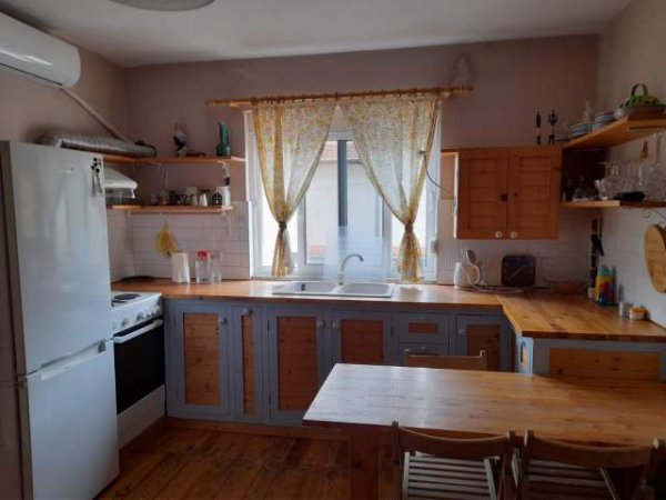 Tirane, jepet me qera apartament 2+1 Kati 2, 75 m² 330 Euro (Rr. Riza Cuka)