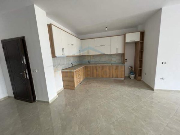 Korce, shitet apartament 2+1+BLK Kati 6, 125 m² 72.000 Euro (Lagjia 18, Korçë)