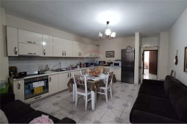 Tirane, shes apartament 2+1+BLK Kati 2, 108 m² 125.000 Euro (Rruga e Dibres)